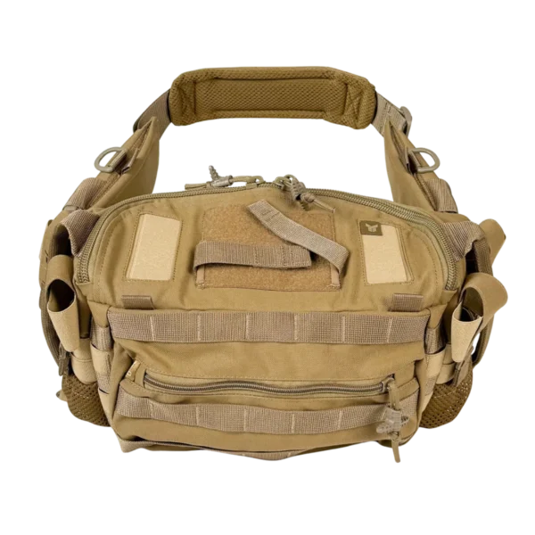 Vista frontale della borsa medica tattica BM30 Coyote con pannello MOLLE e tasche laterali