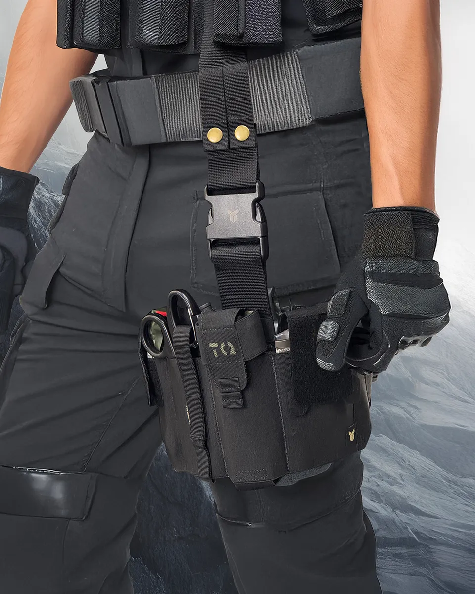 Cosciale medico aperto DNIPRO PM25 GEN2 Nero indossato su cintura e coscia con accesso rapido al kit di primo soccorso.