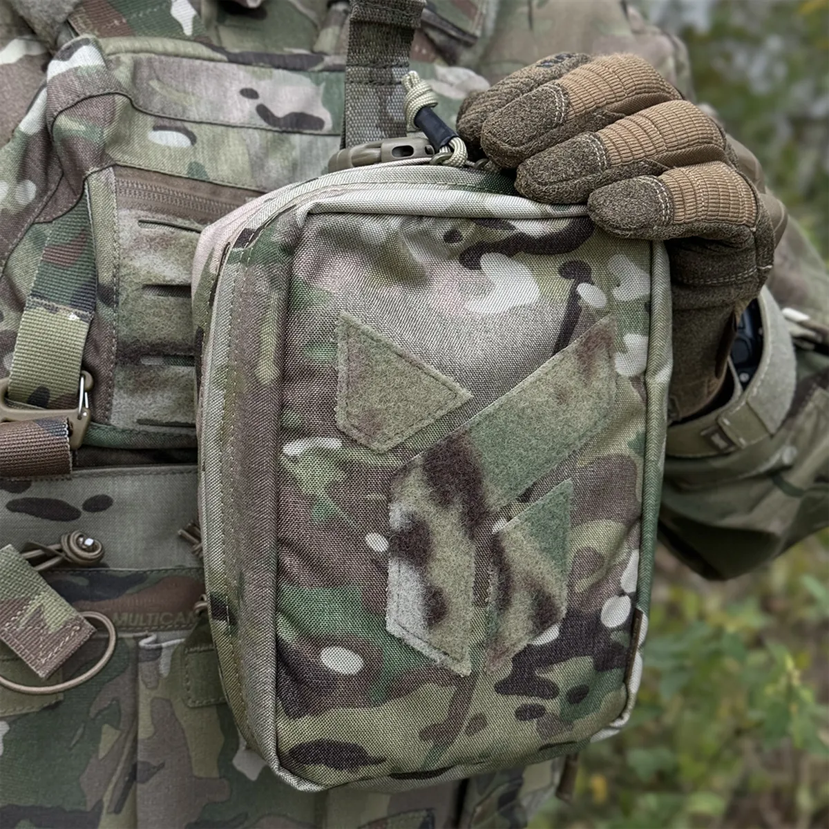 Dettaglio del pannello frontale del porta IFAK Dnipro PM24 GEN2 Multicam