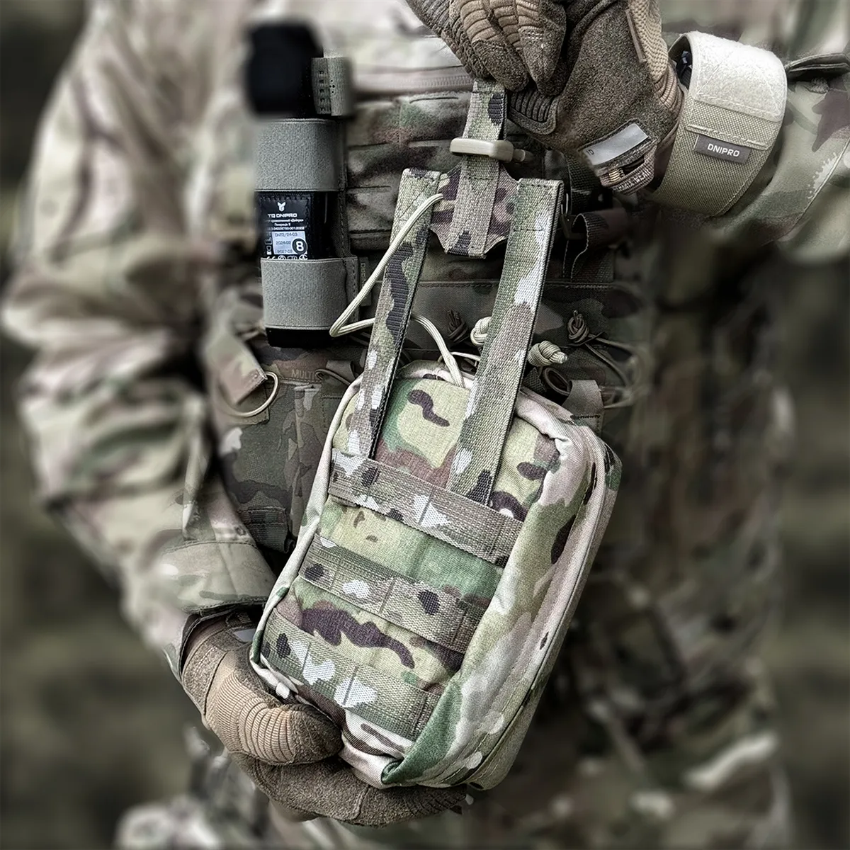 Dimostrazione del sistema di fissaggio del porta IFAK Dnipro PM24 GEN2 Multicam