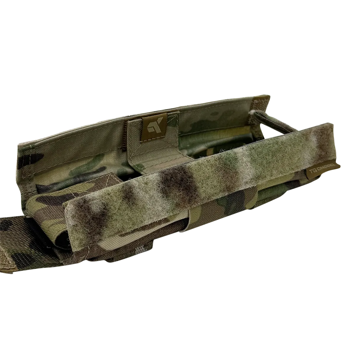 Dettaglio del vano interno della custodia porta tourniquet DNIPRO PM08 Gen2 Multicam con sistema di ritenzione.