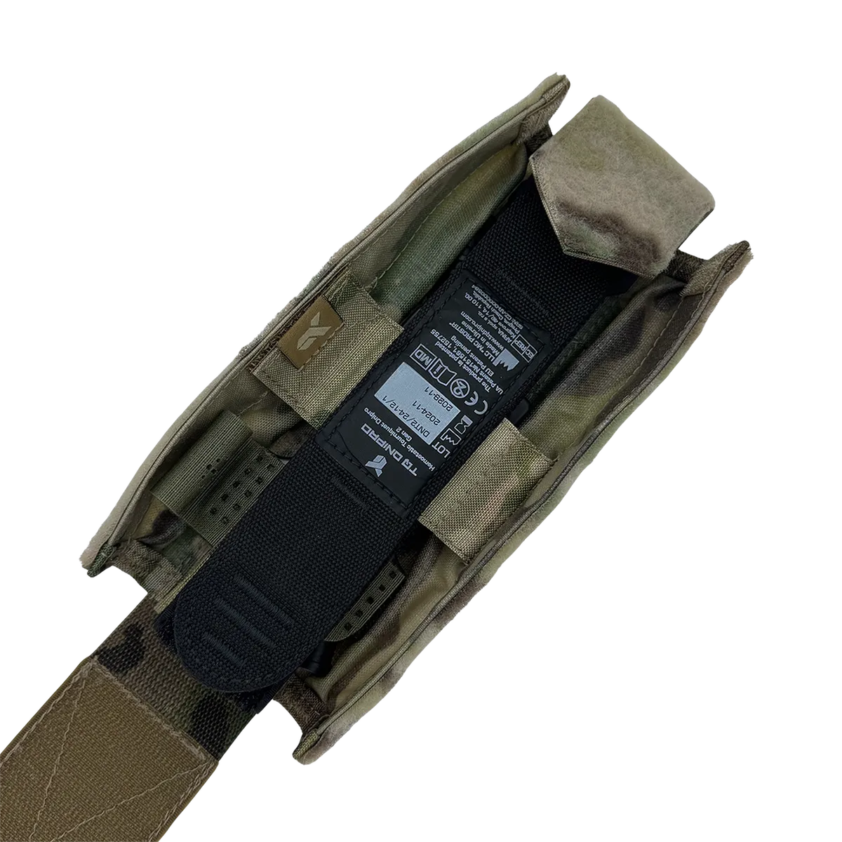 Porta tourniquet DNIPRO PM08 Gen2 Multicam con tourniquet inserito nel doppio scomparto interno.