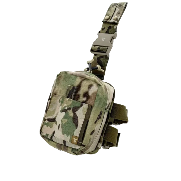Tasca medica cosciale tattica DNIPRO PM21 in mimetica Multicam originale Cordura 500D, vista frontale.